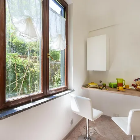 Valley Mills Window Apartment *